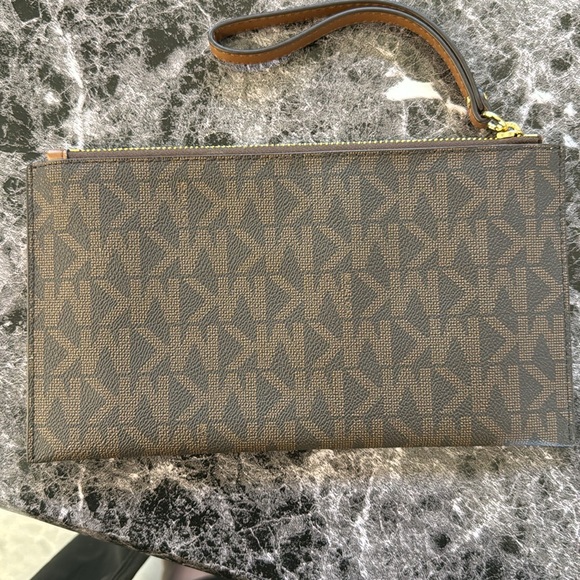 Michael Kors brown and black wristlet wallet - Picture 2 of 3